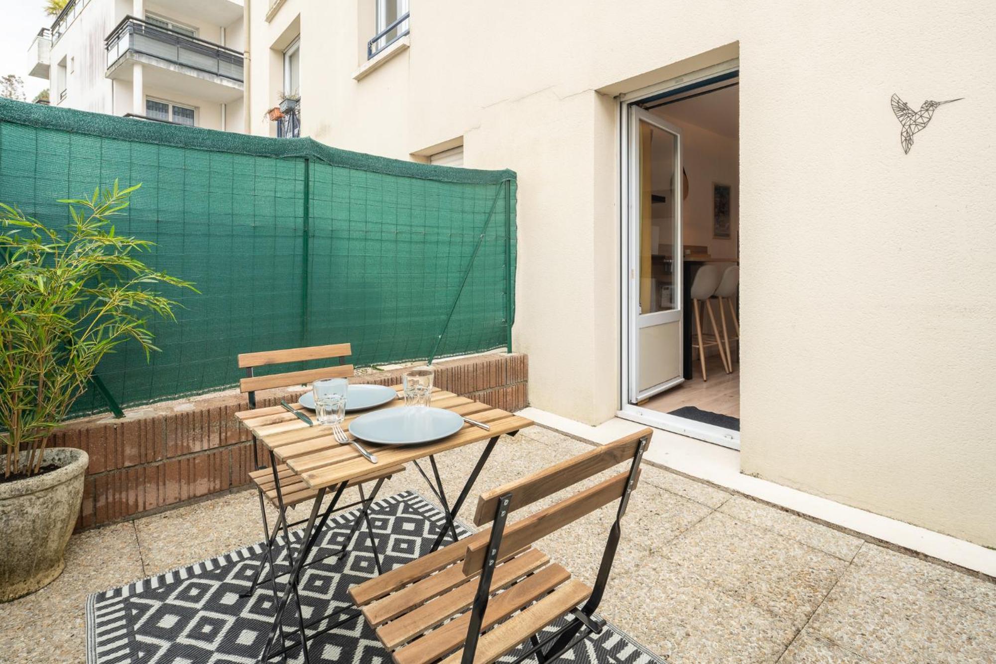 Studio Centre-Ville Avec Terrasse Et Parking Securise Gratuit น็องต์ ภายนอก รูปภาพ